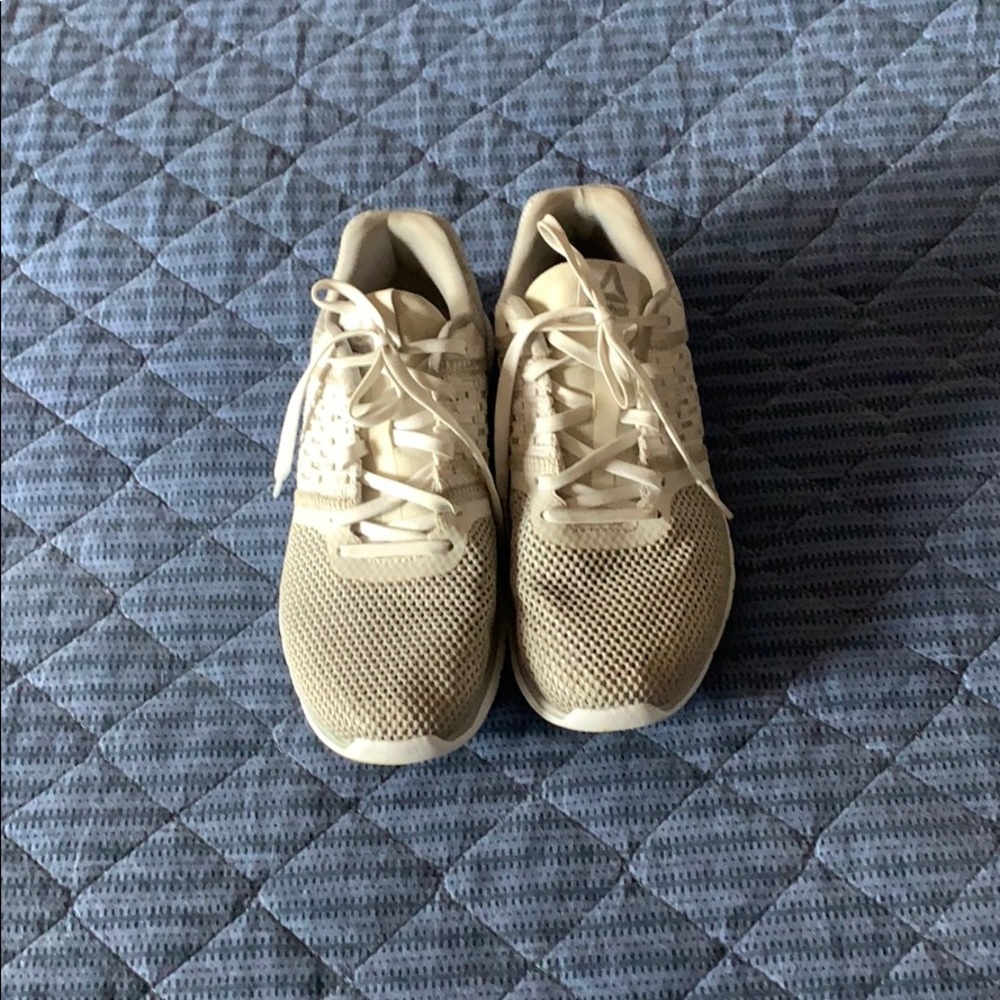Reebok white sneakers running shoes
